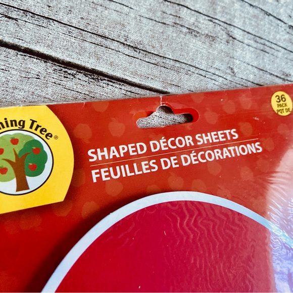 NWT. 🎈Pack of paper cutouts in shape of balloon. Pack of 36 red balloon cards. - Picture 2 of 6